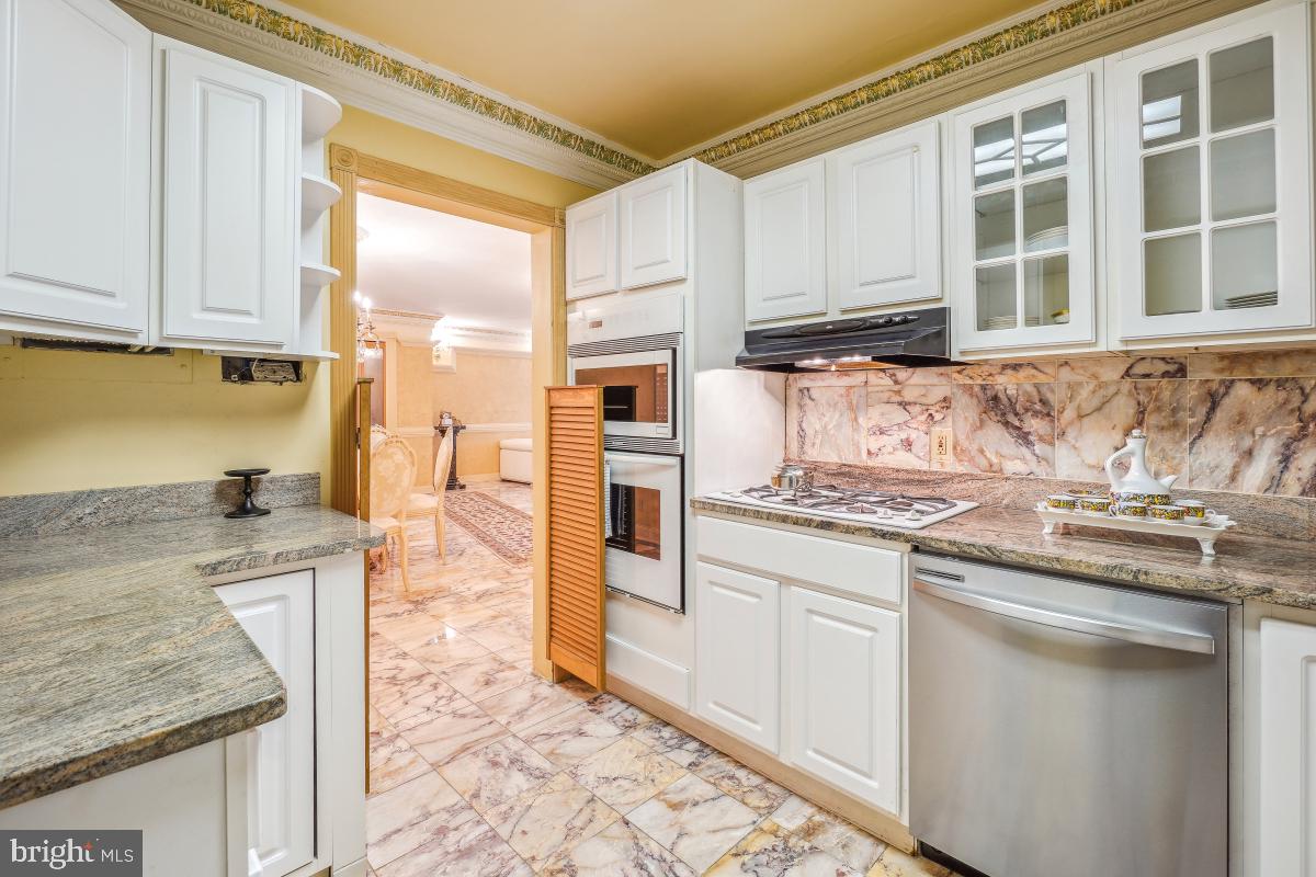 THE KENWOOD - Residential Lease