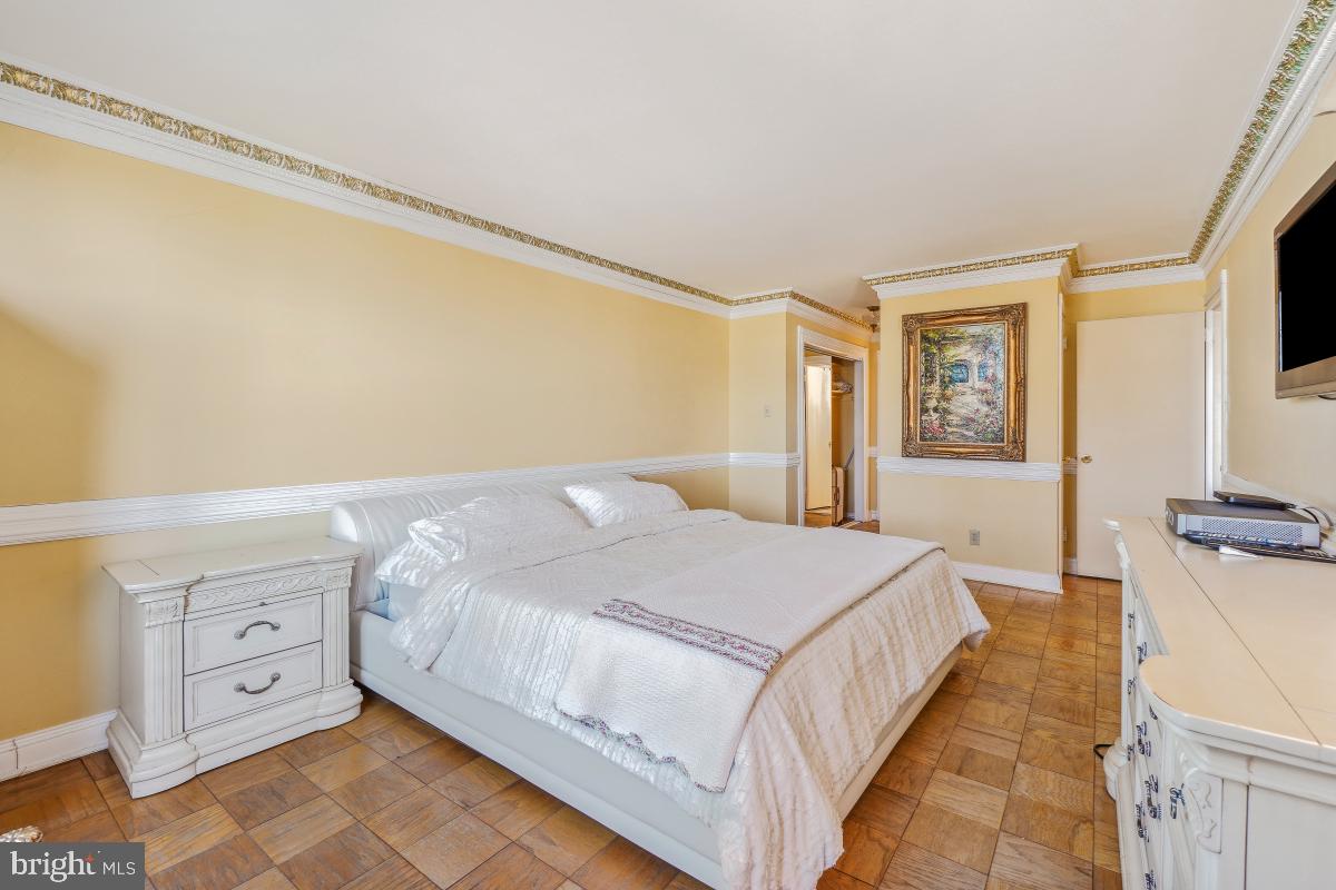 THE KENWOOD - Residential Lease