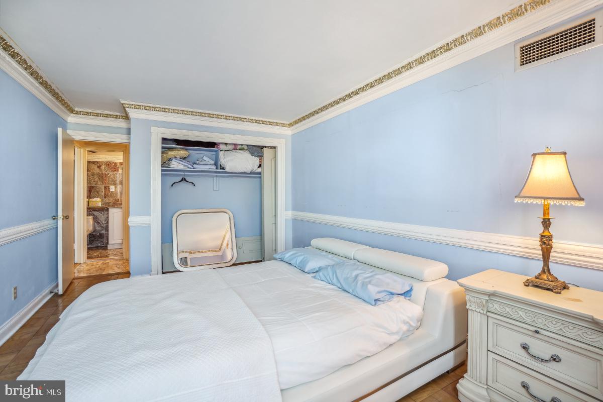 THE KENWOOD - Residential Lease