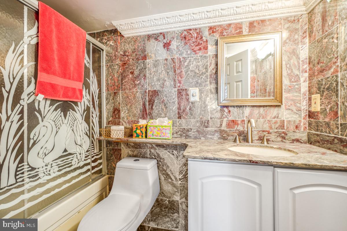 THE KENWOOD - Residential Lease