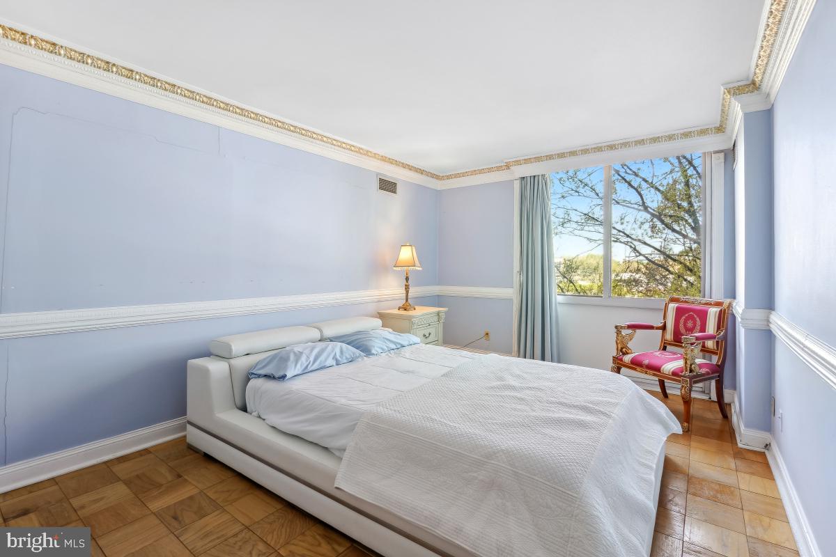 THE KENWOOD - Residential Lease