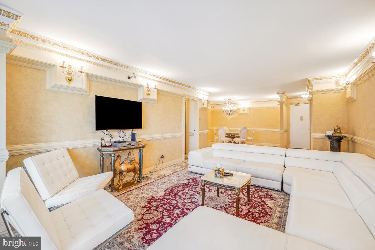 THE KENWOOD - Residential Lease