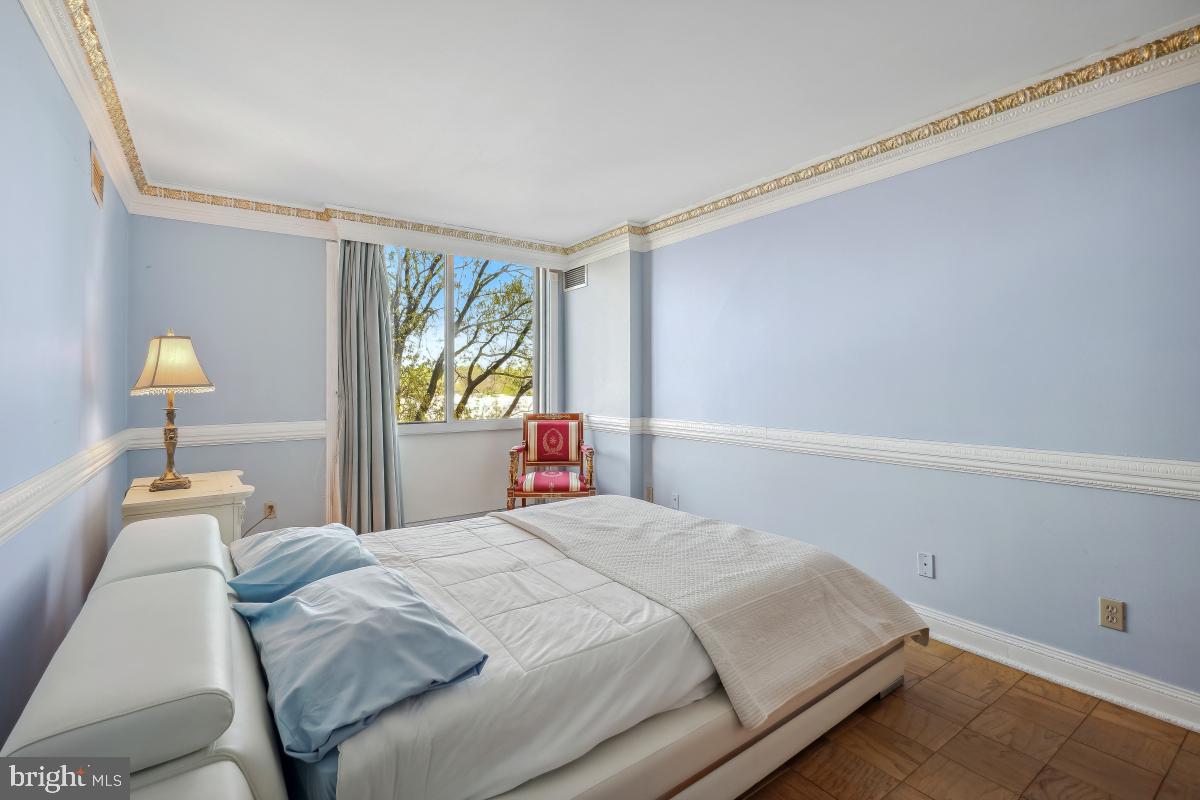 THE KENWOOD - Residential Lease