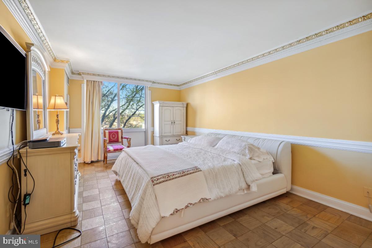 THE KENWOOD - Residential Lease