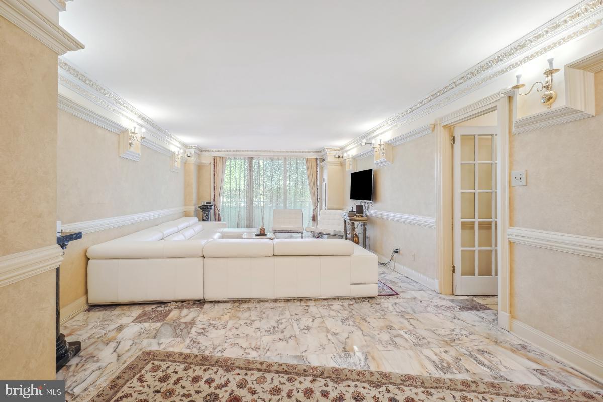 THE KENWOOD - Residential Lease