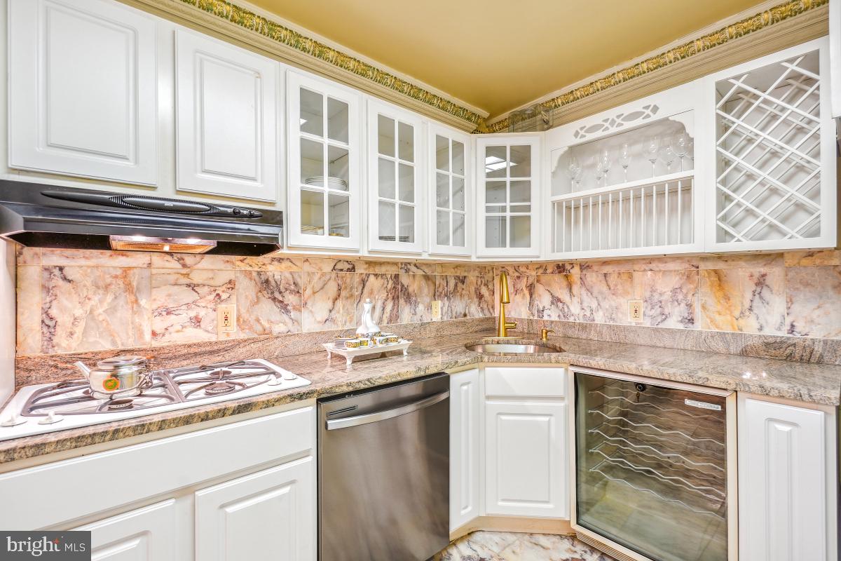 THE KENWOOD - Residential Lease