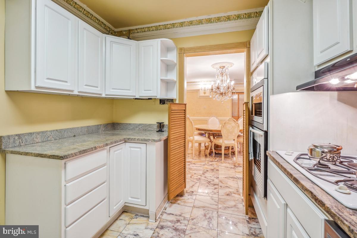 THE KENWOOD - Residential Lease