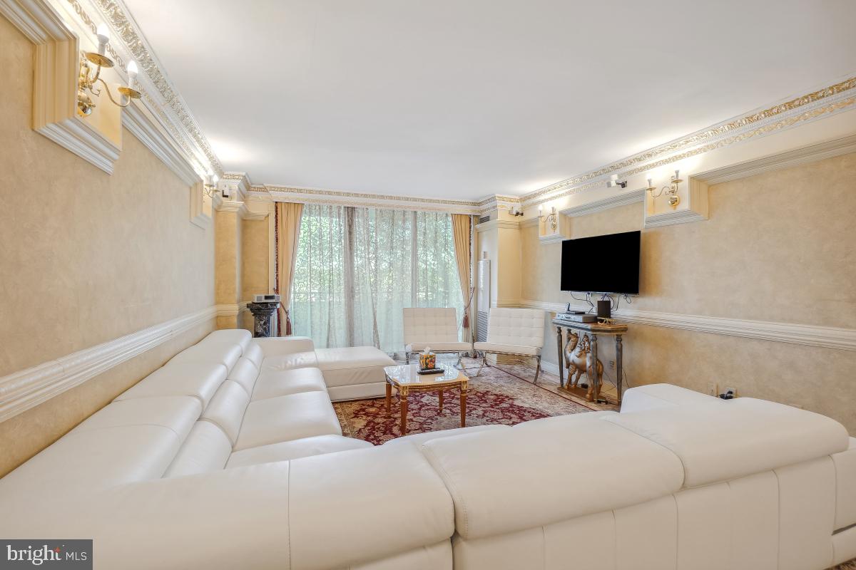 THE KENWOOD - Residential Lease