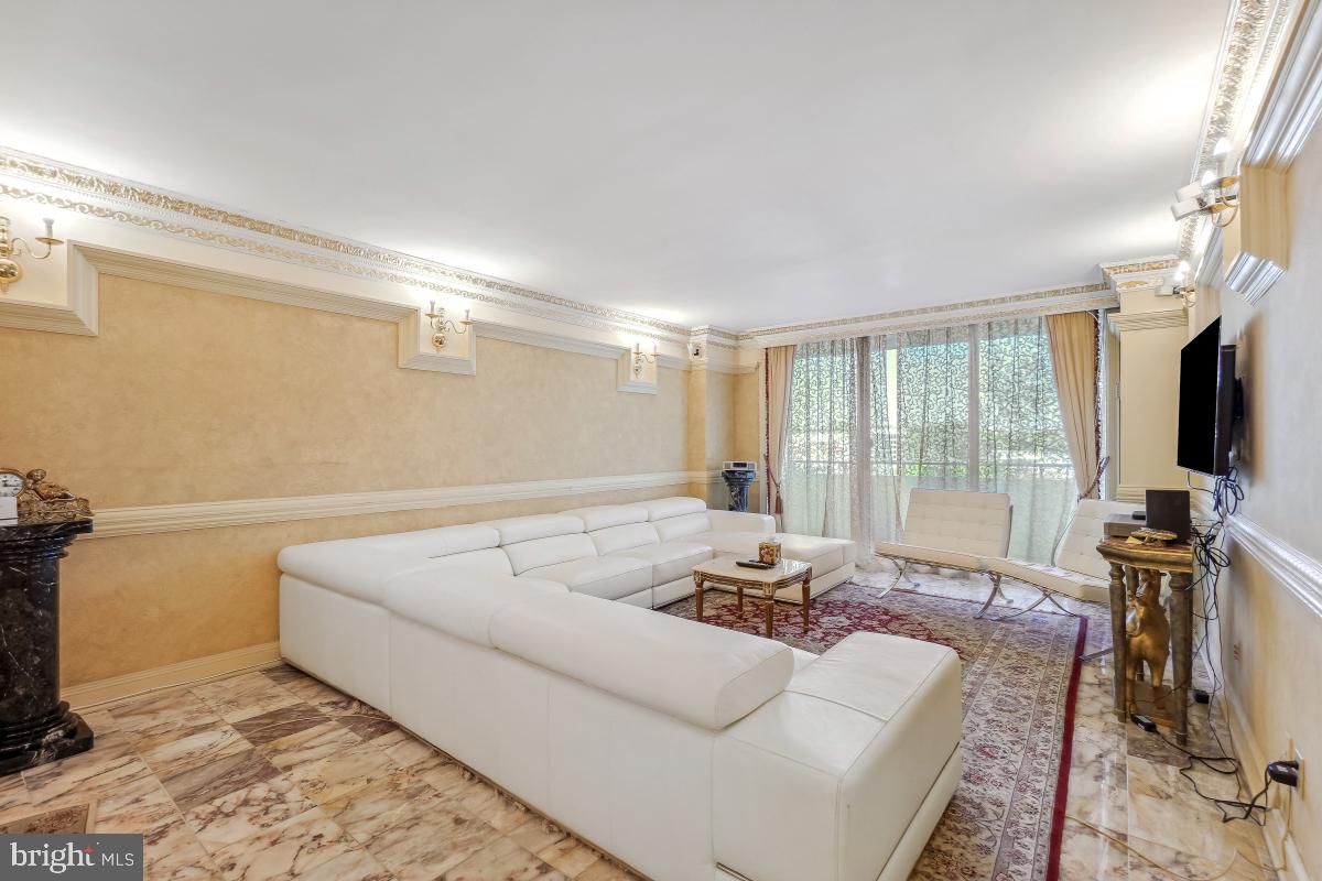 THE KENWOOD - Residential Lease