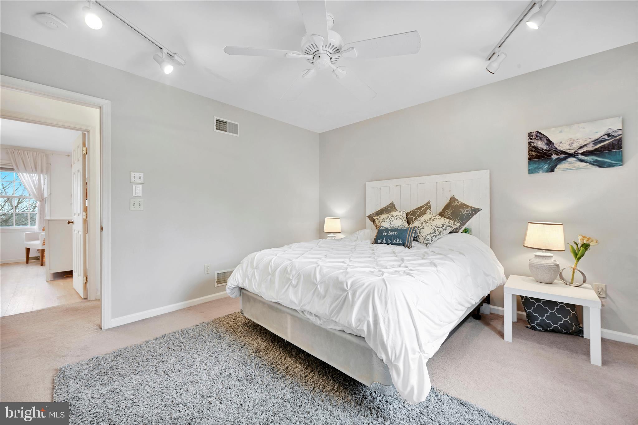 VICTORIAS POND - Residential