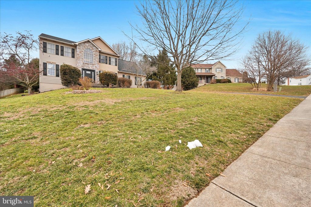 Photo of 224 Bullrush Landing Lndg, ELIZABETHTOWN, PA 17022 (MLS # PALA2083690)