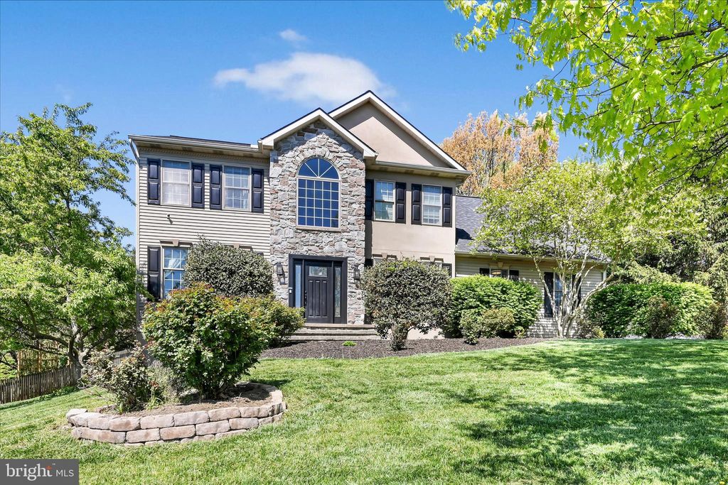 Photo of 224 Bullrush Landing Lndg, ELIZABETHTOWN, PA 17022 (MLS # PALA2083690)