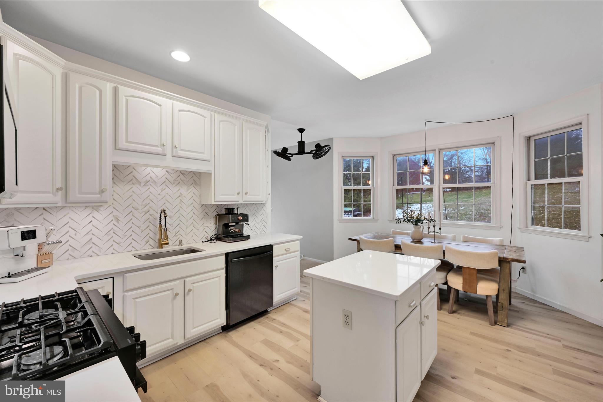 VICTORIAS POND - Residential