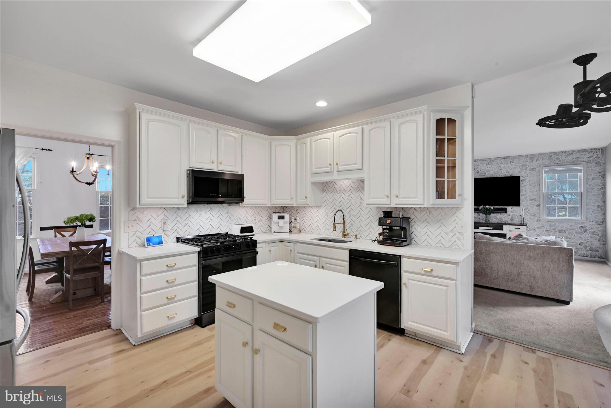 VICTORIAS POND - Residential