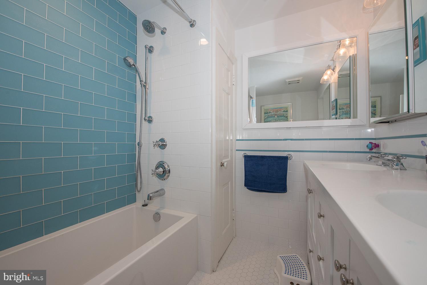ASHWOOD MANOR - Residential Lease