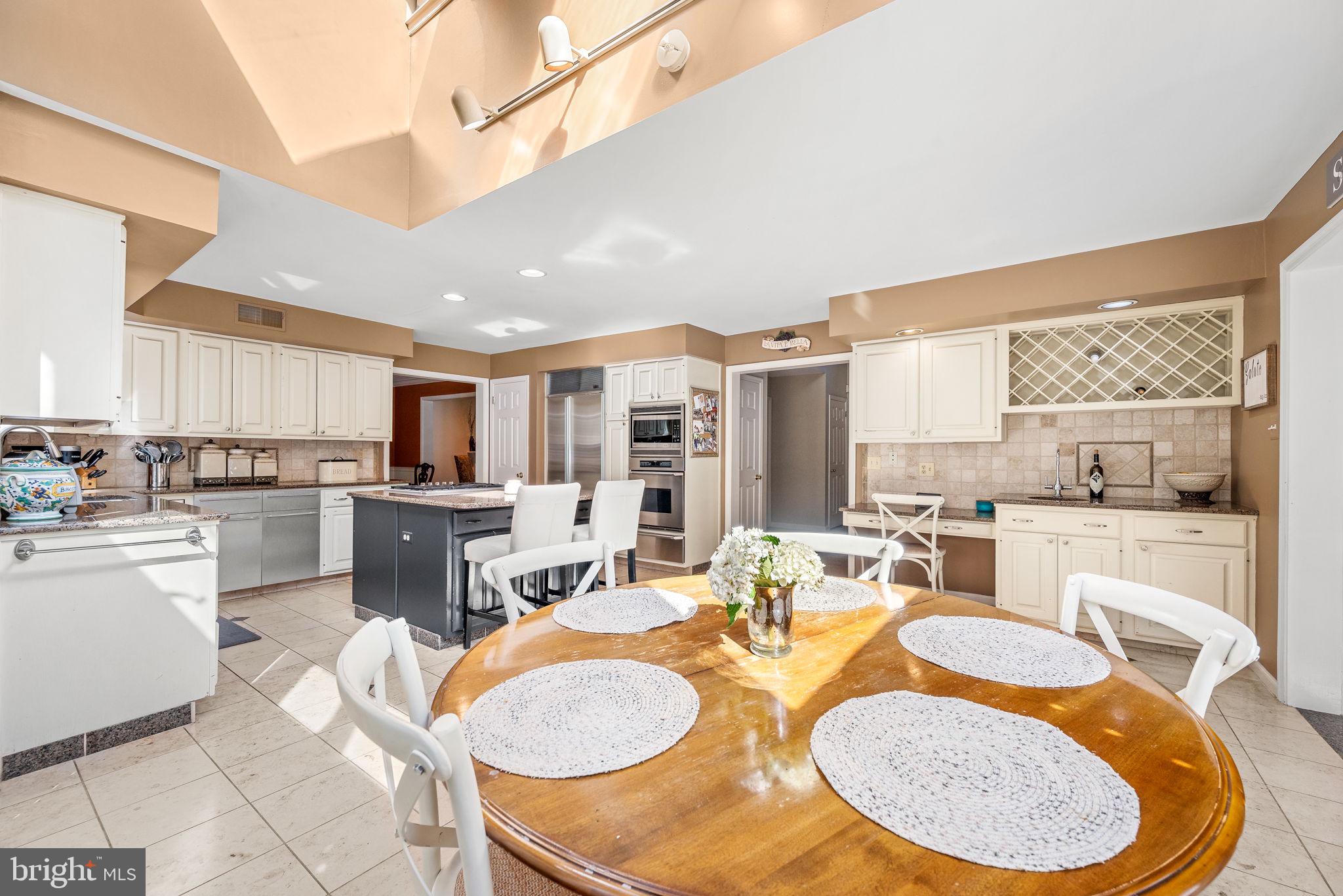 GLADWYNE - Residential