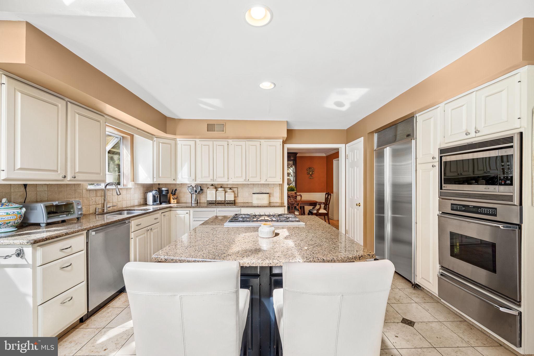 GLADWYNE - Residential