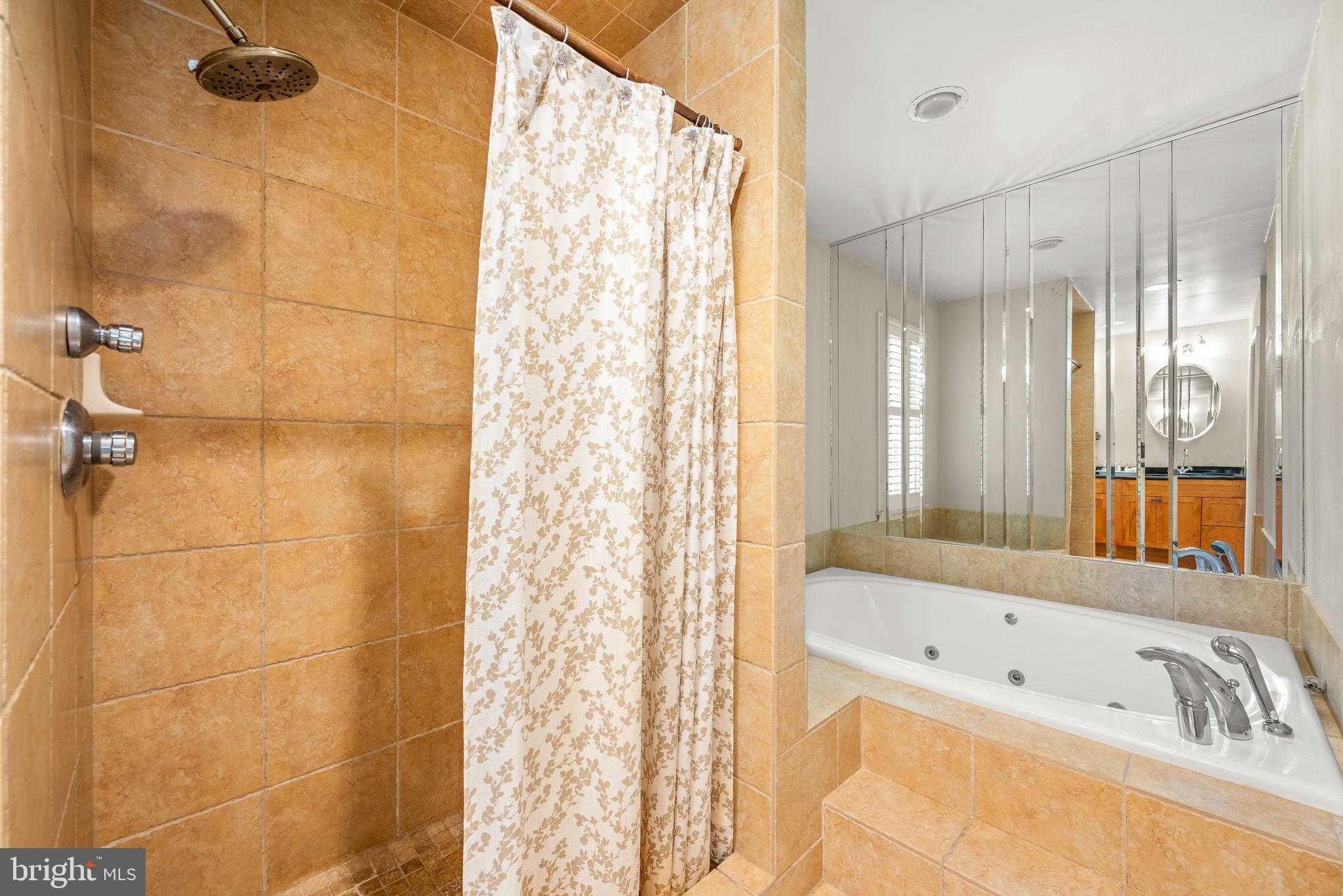 GLADWYNE - Residential