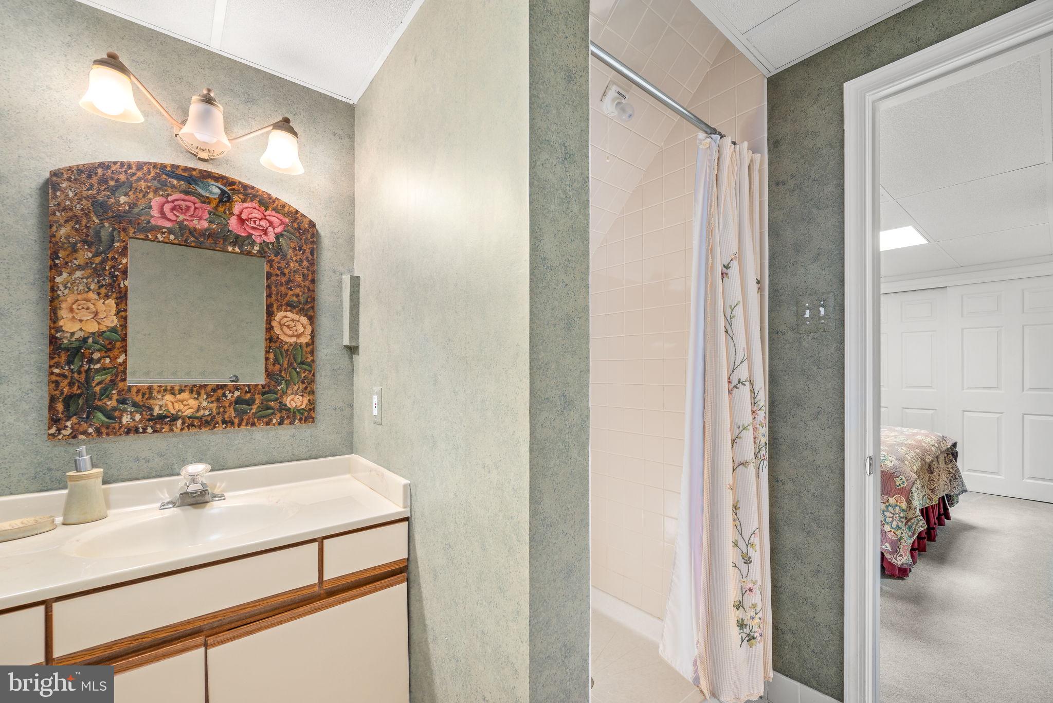 GLADWYNE - Residential