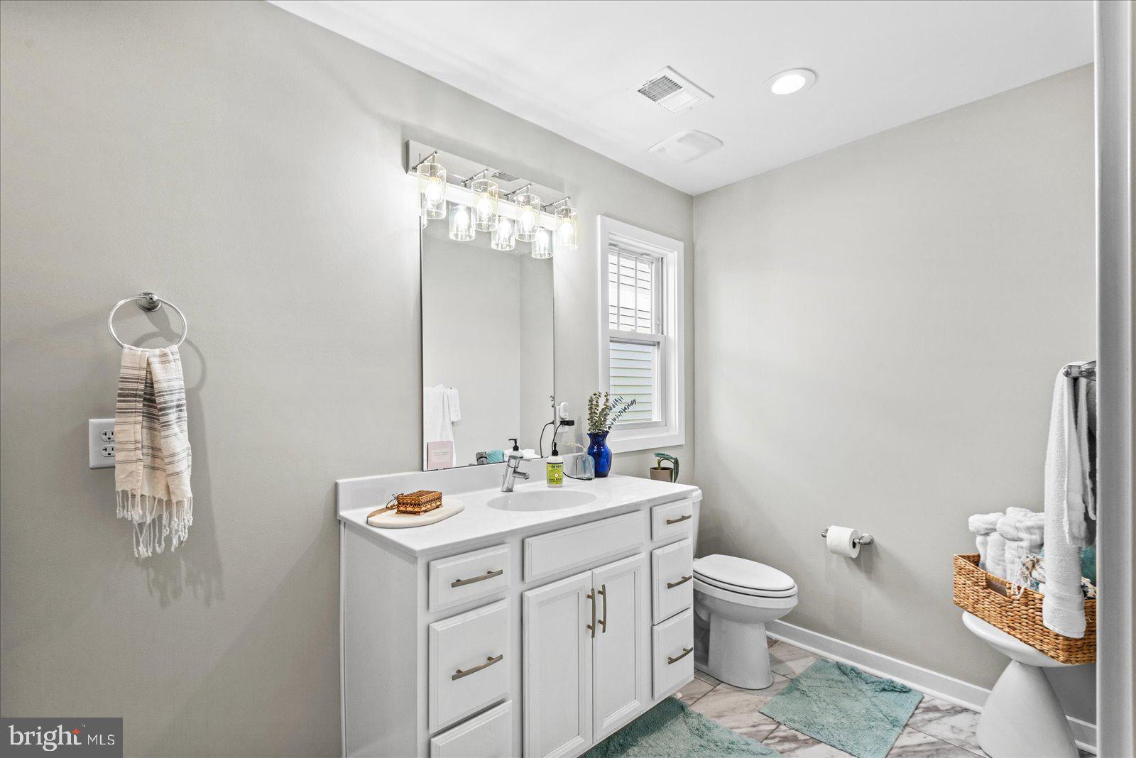 COLONIAL BEACH - Residential