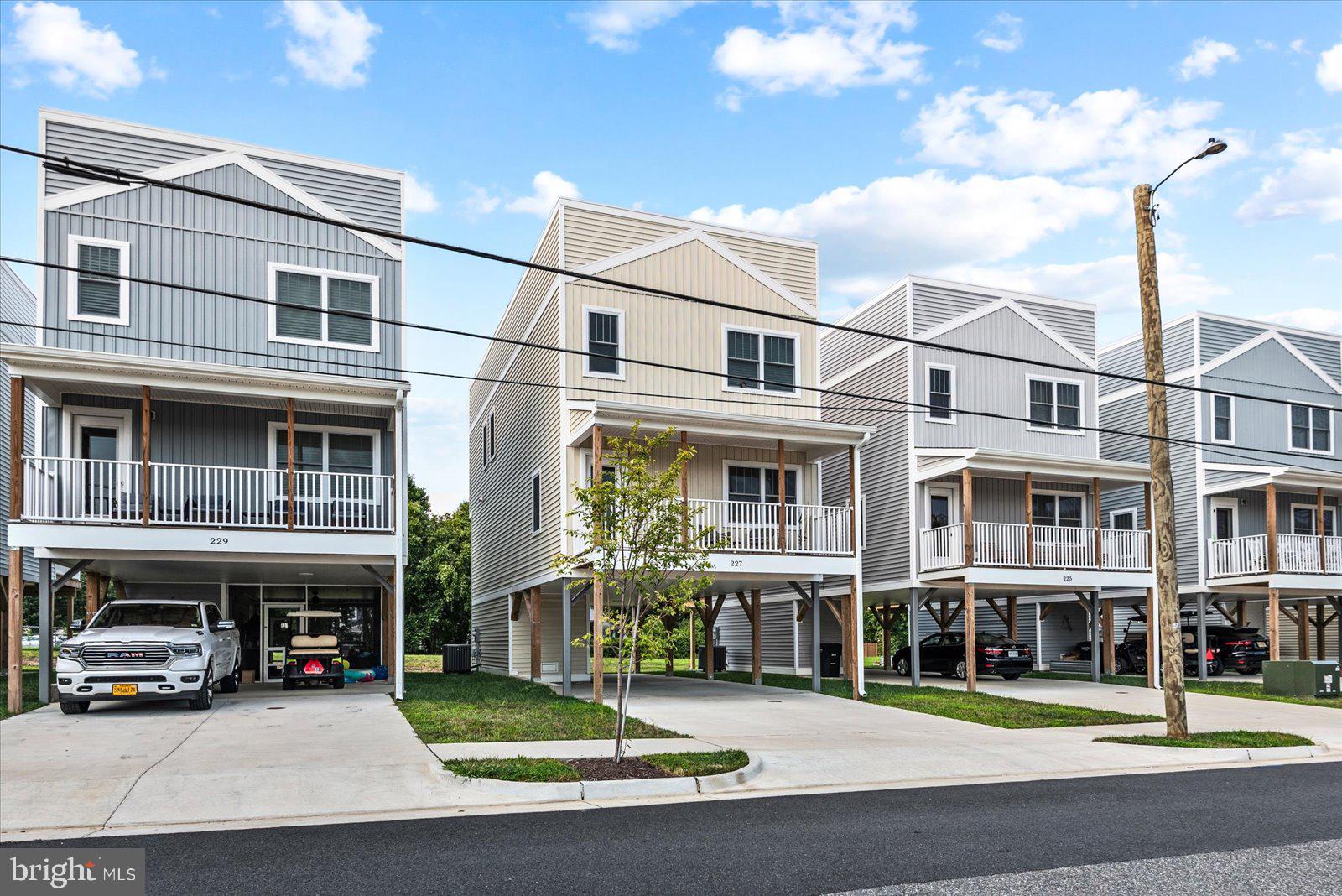 COLONIAL BEACH - Residential