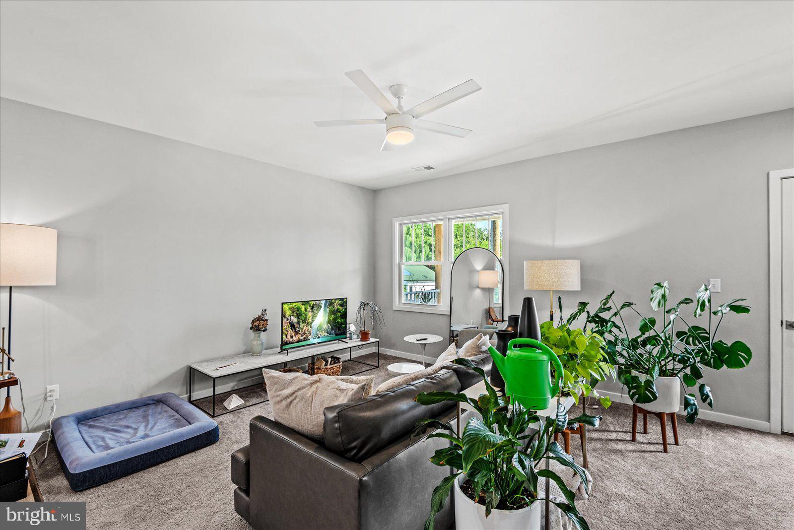 COLONIAL BEACH - Residential