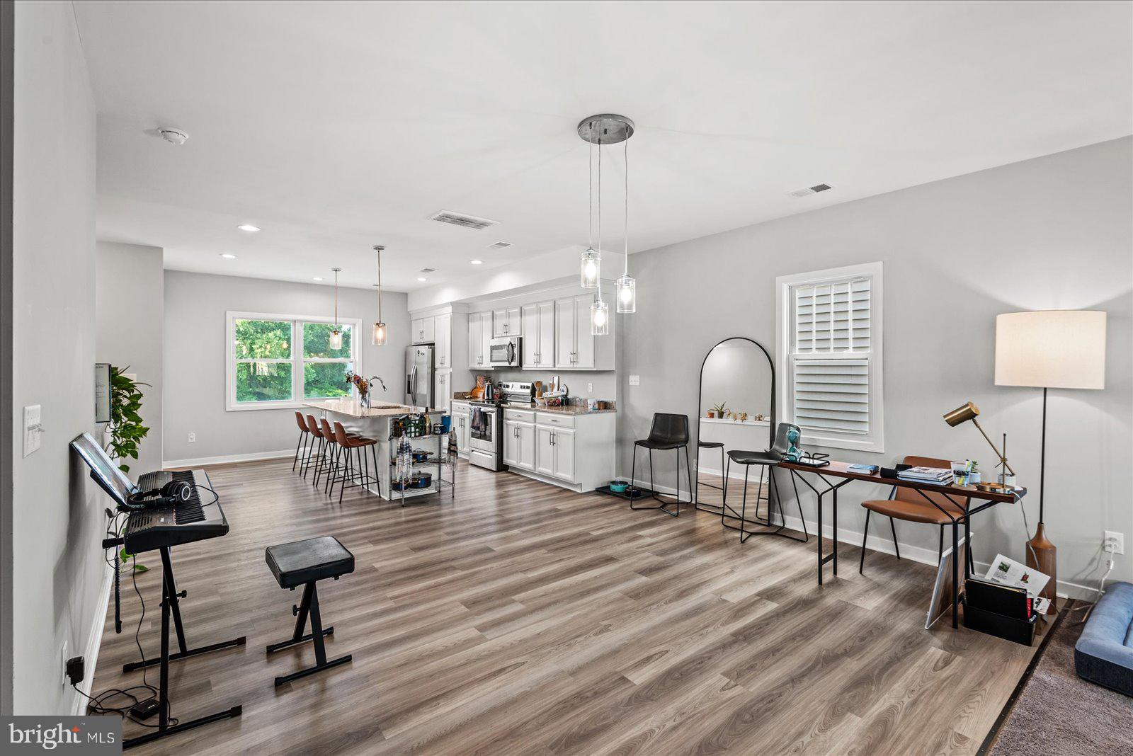 COLONIAL BEACH - Residential