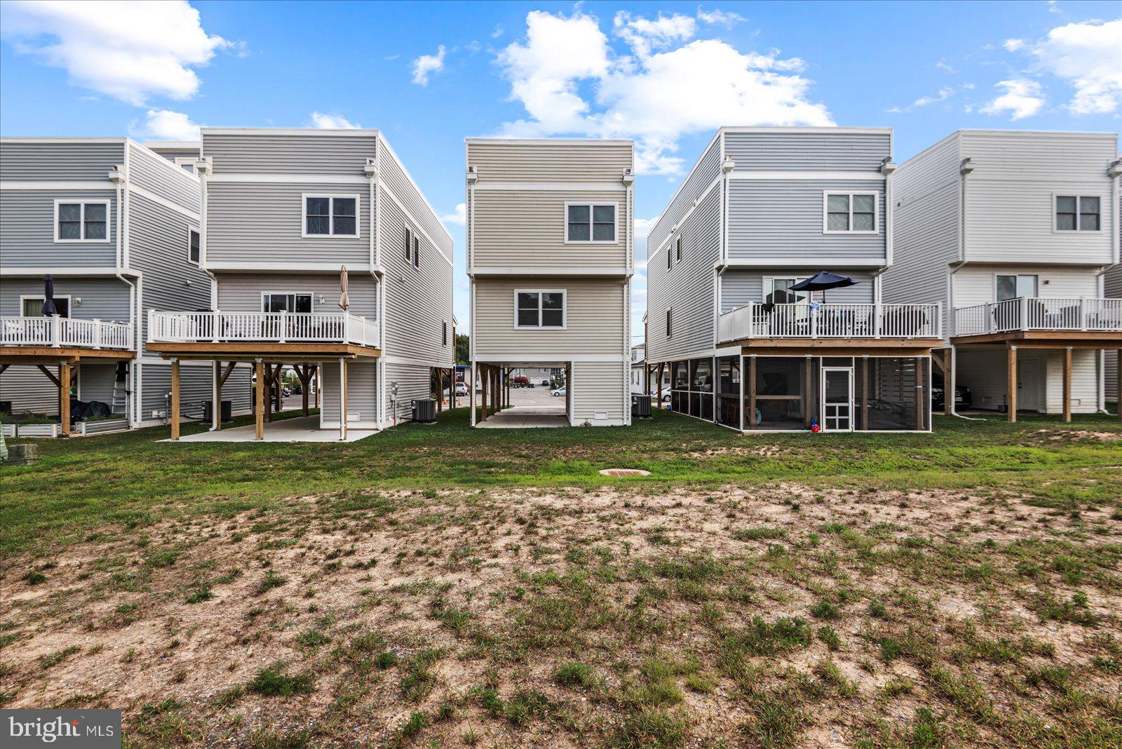 COLONIAL BEACH - Residential