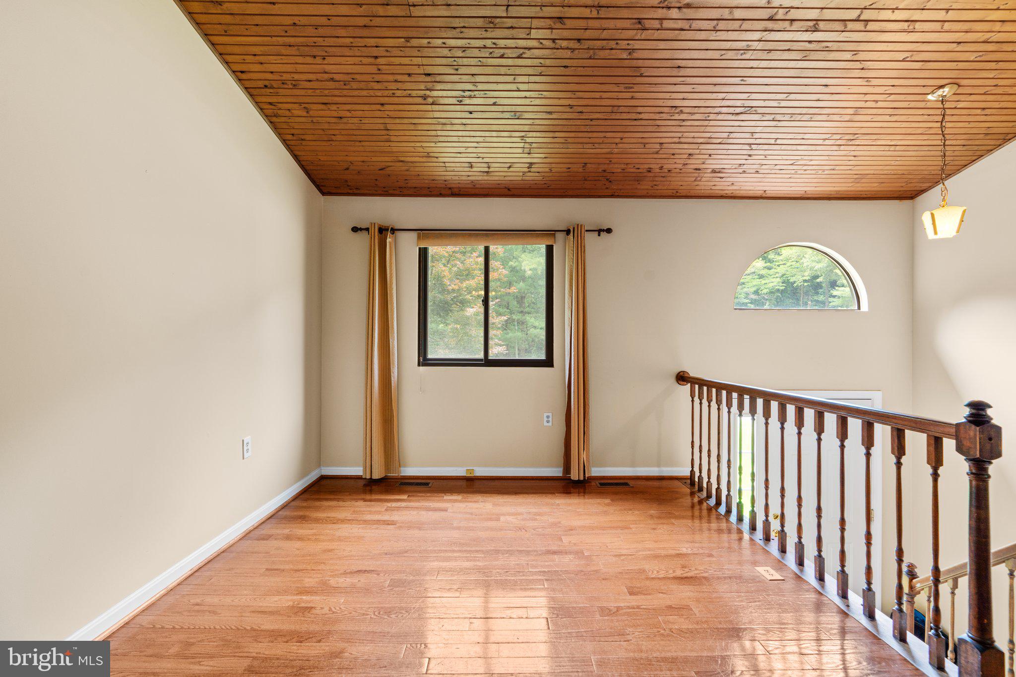 552 GREENHILL COURT
