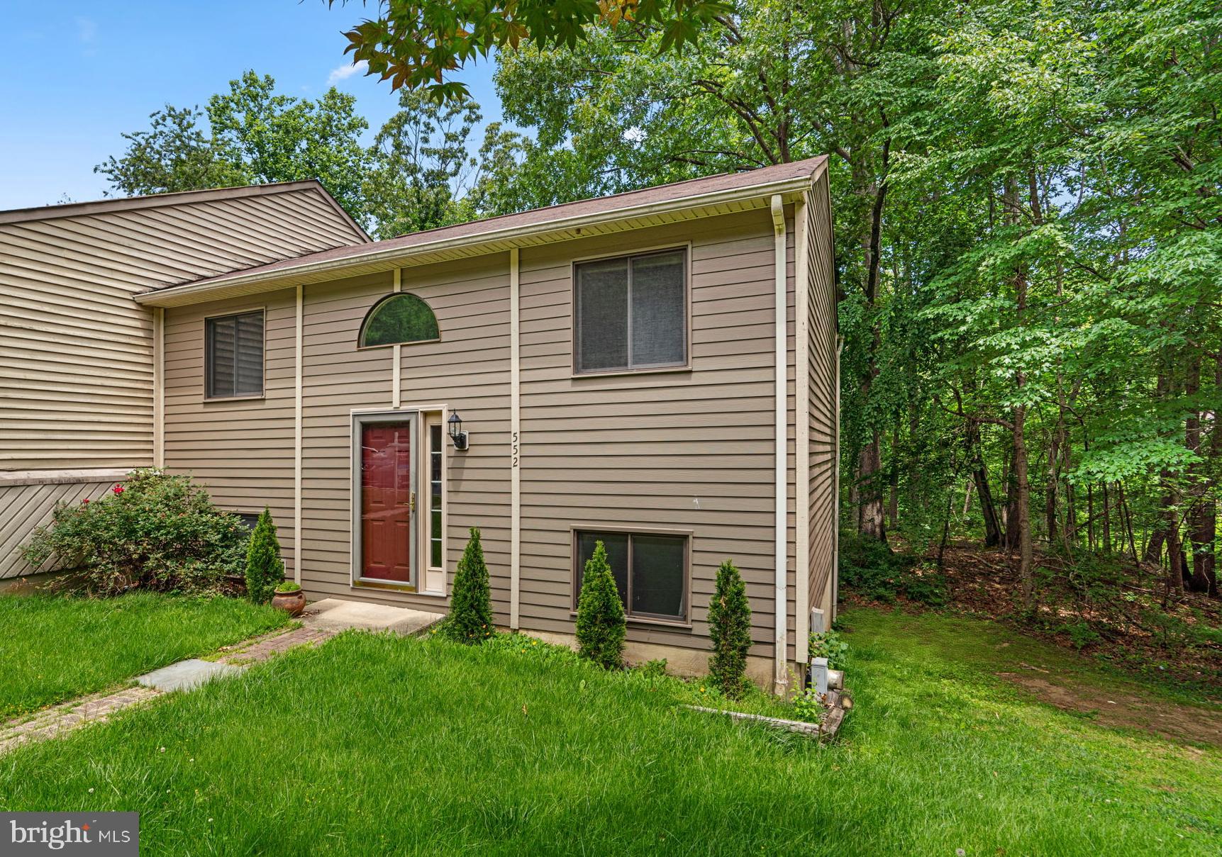 552 GREENHILL COURT