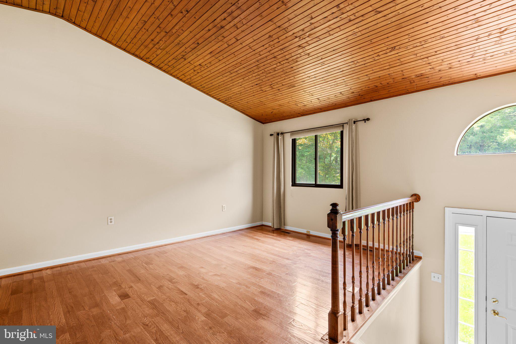 552 GREENHILL COURT