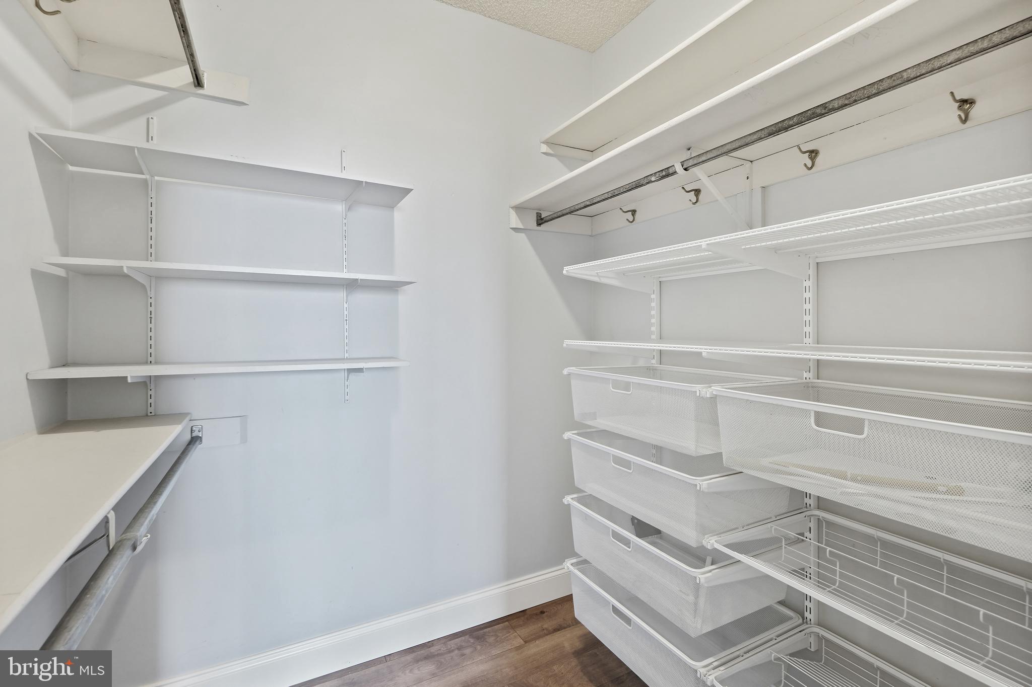 SKYLINE PLAZA - Residential