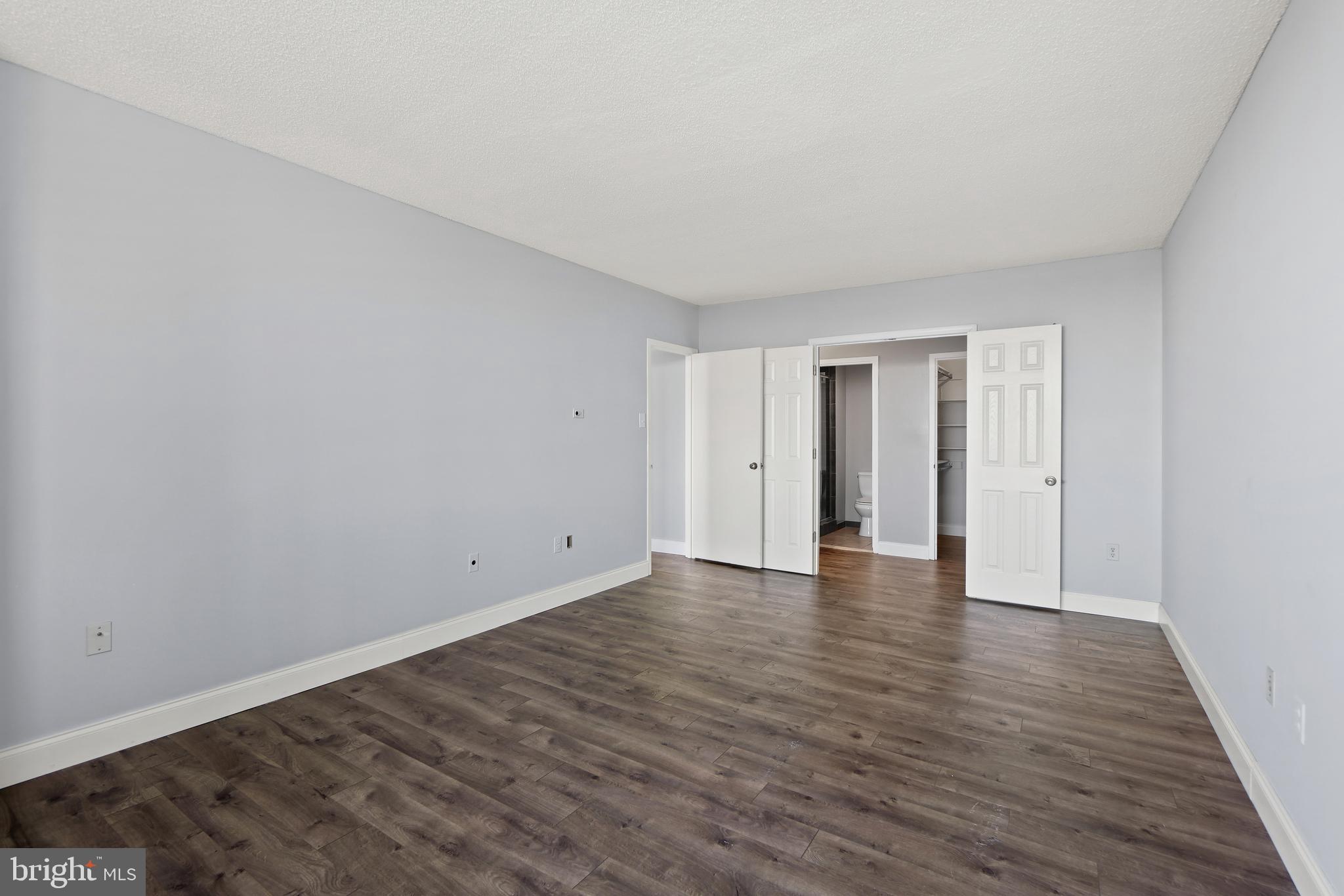 SKYLINE PLAZA - Residential