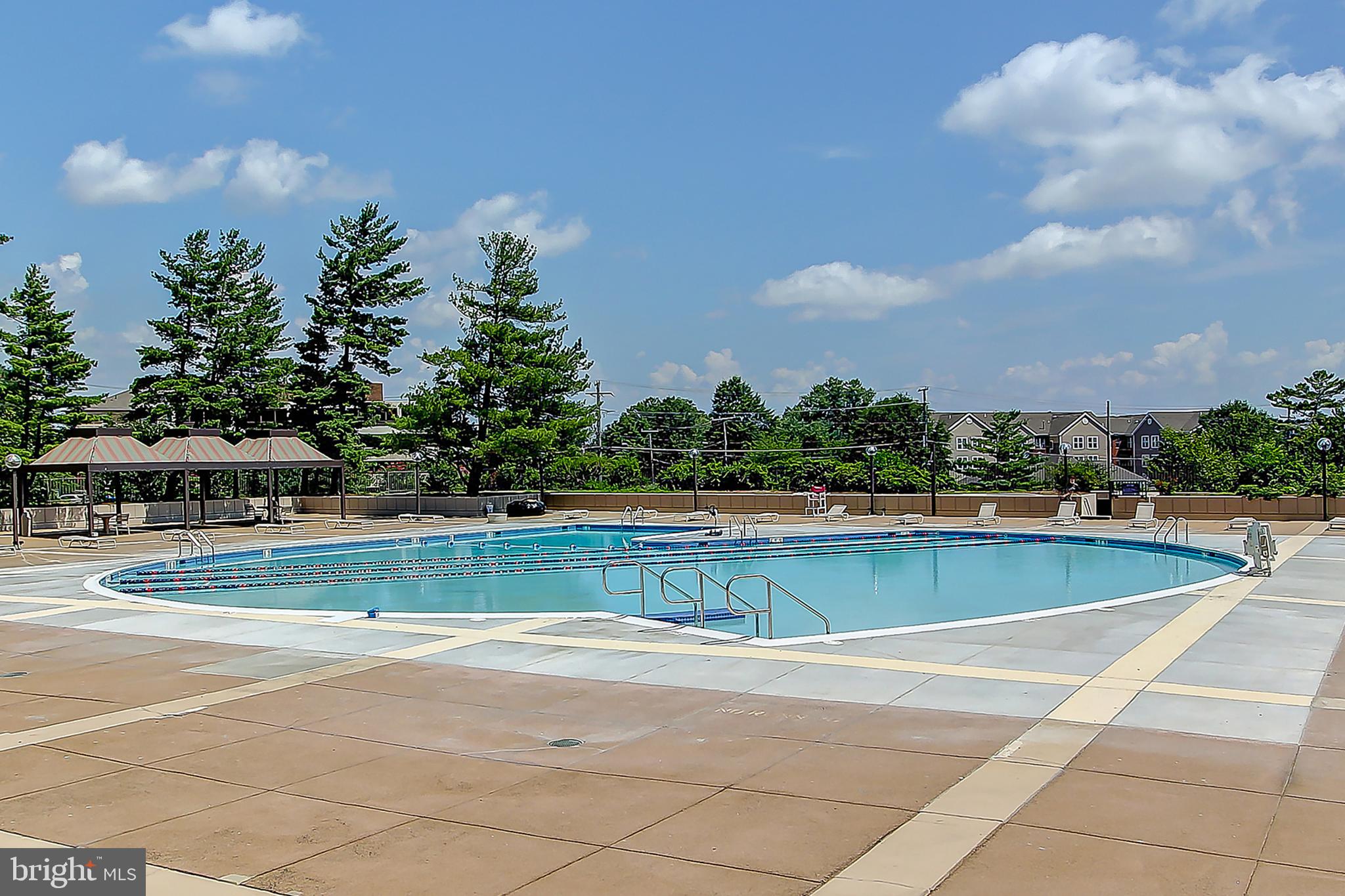 SKYLINE PLAZA - Residential