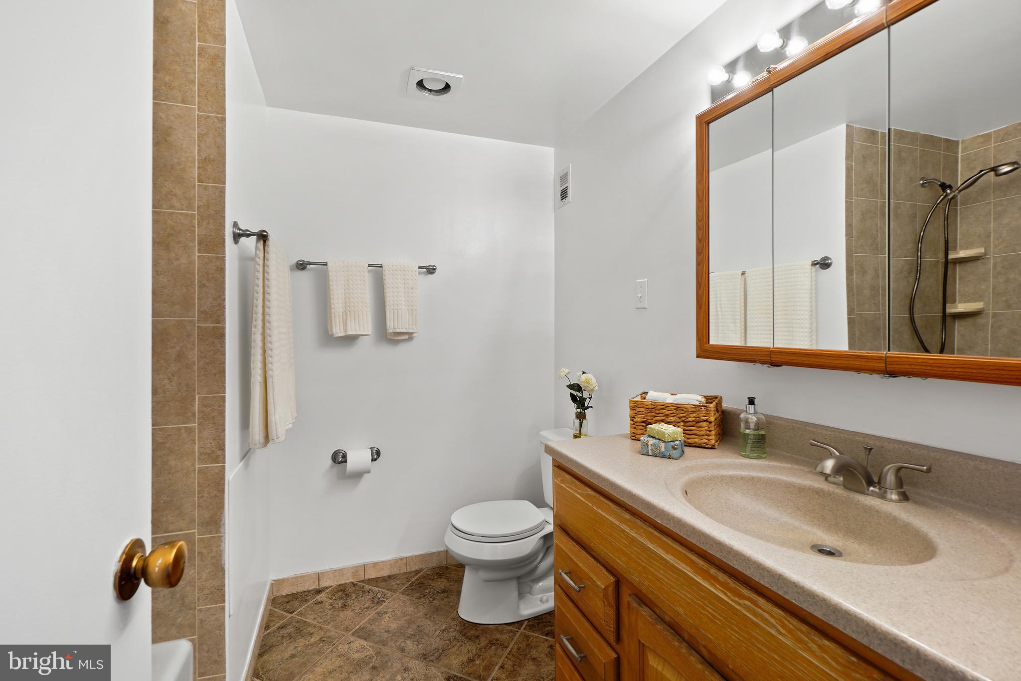 SKYLINE PLAZA - Residential