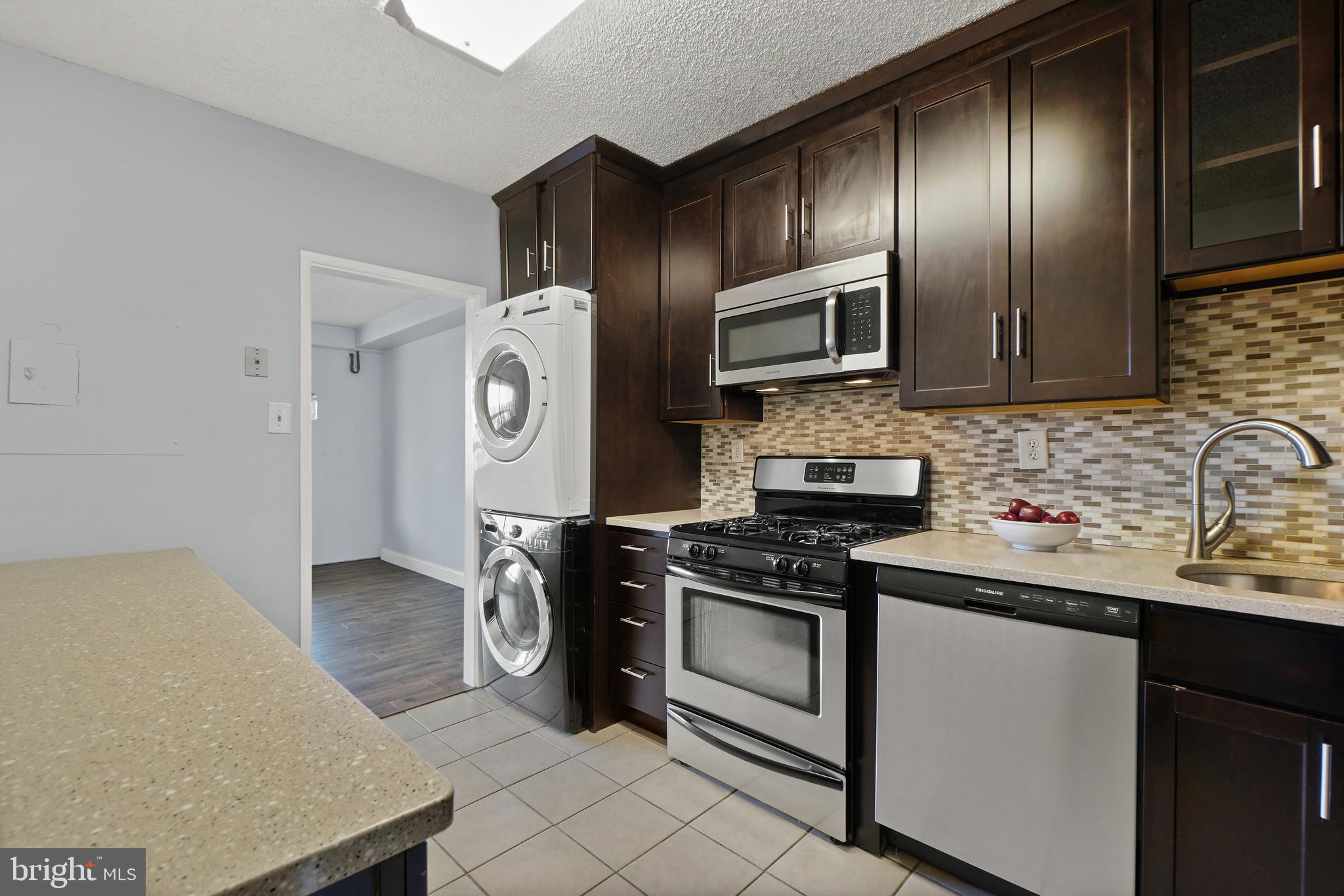 SKYLINE PLAZA - Residential