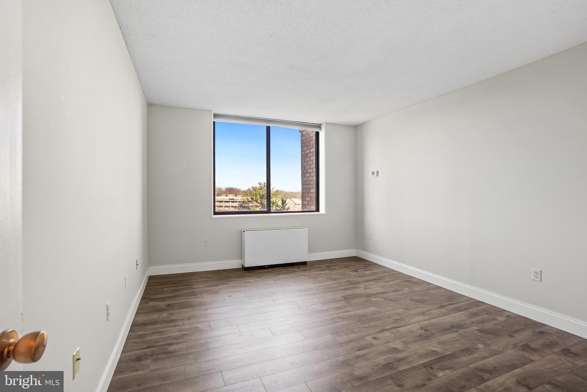 SKYLINE PLAZA - Residential