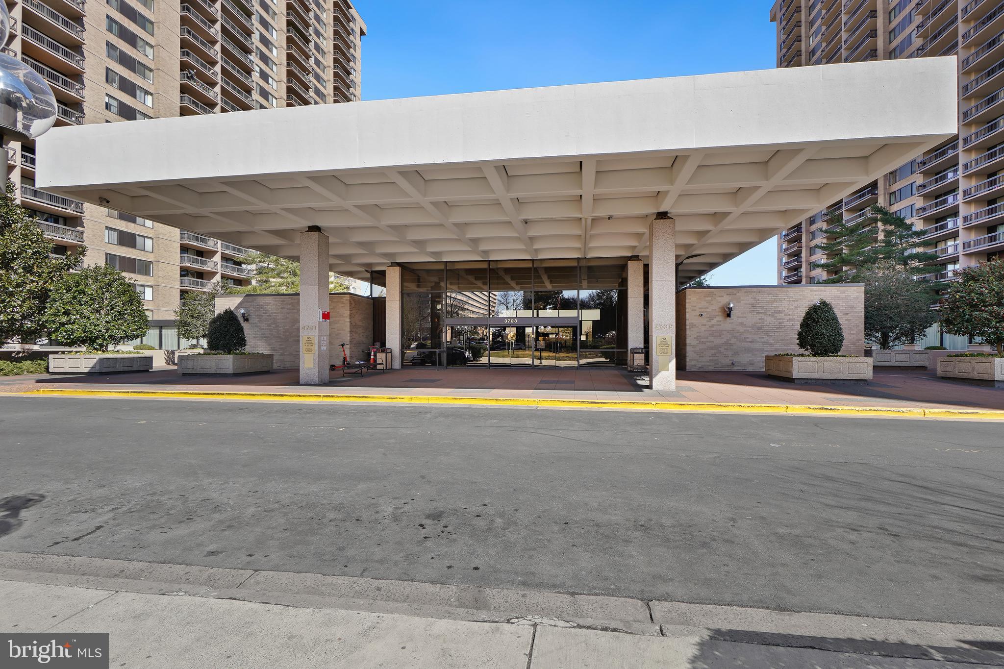 SKYLINE PLAZA - Residential