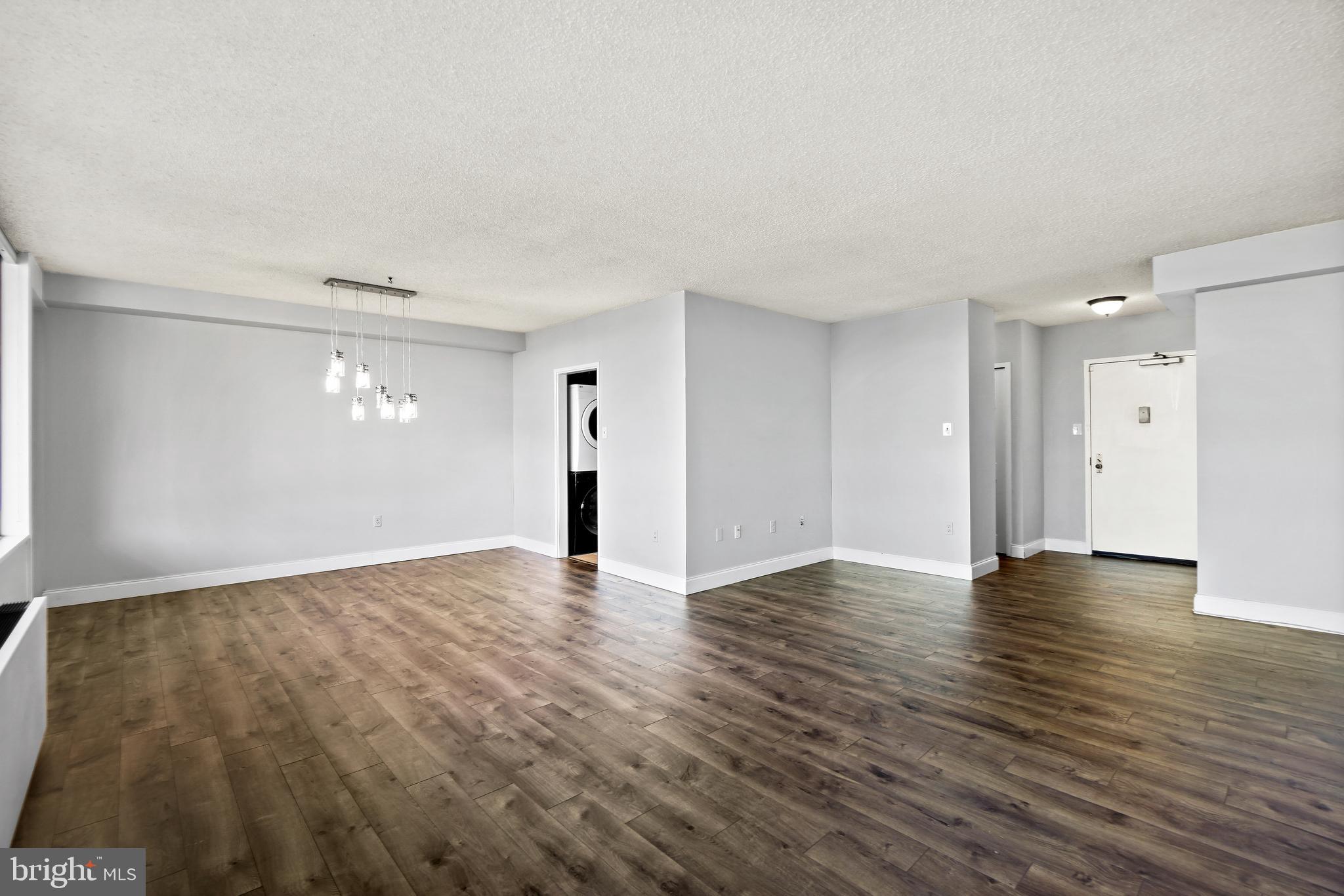 SKYLINE PLAZA - Residential