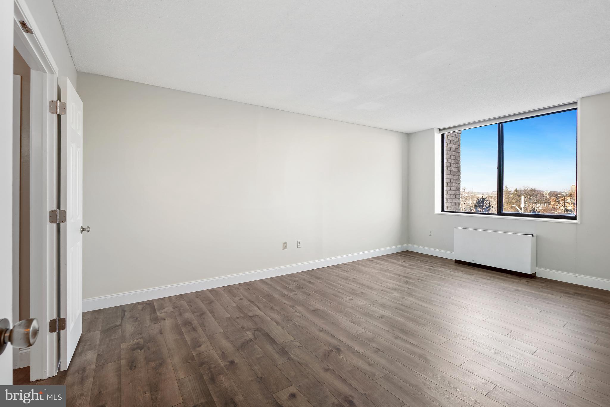 SKYLINE PLAZA - Residential