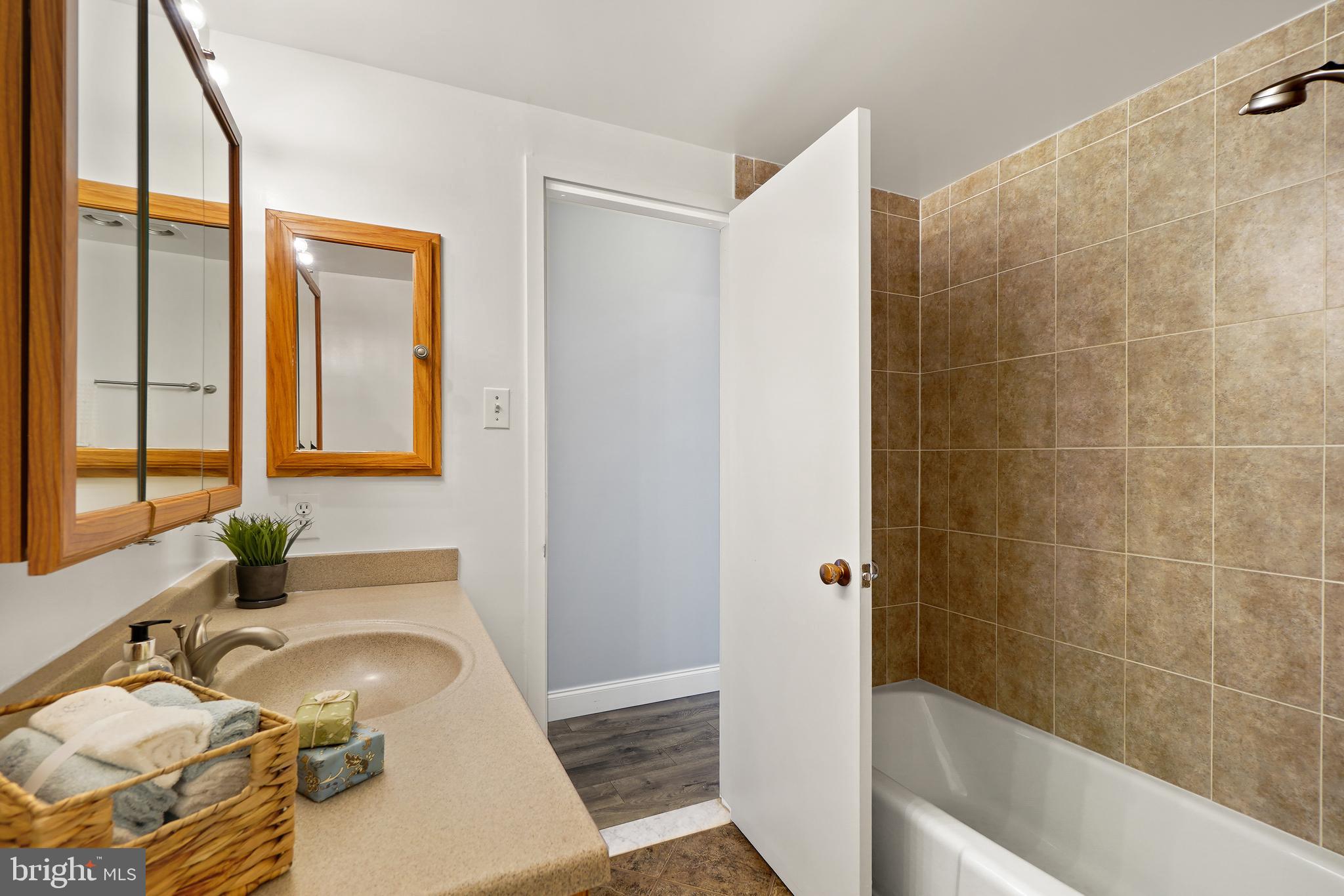 SKYLINE PLAZA - Residential