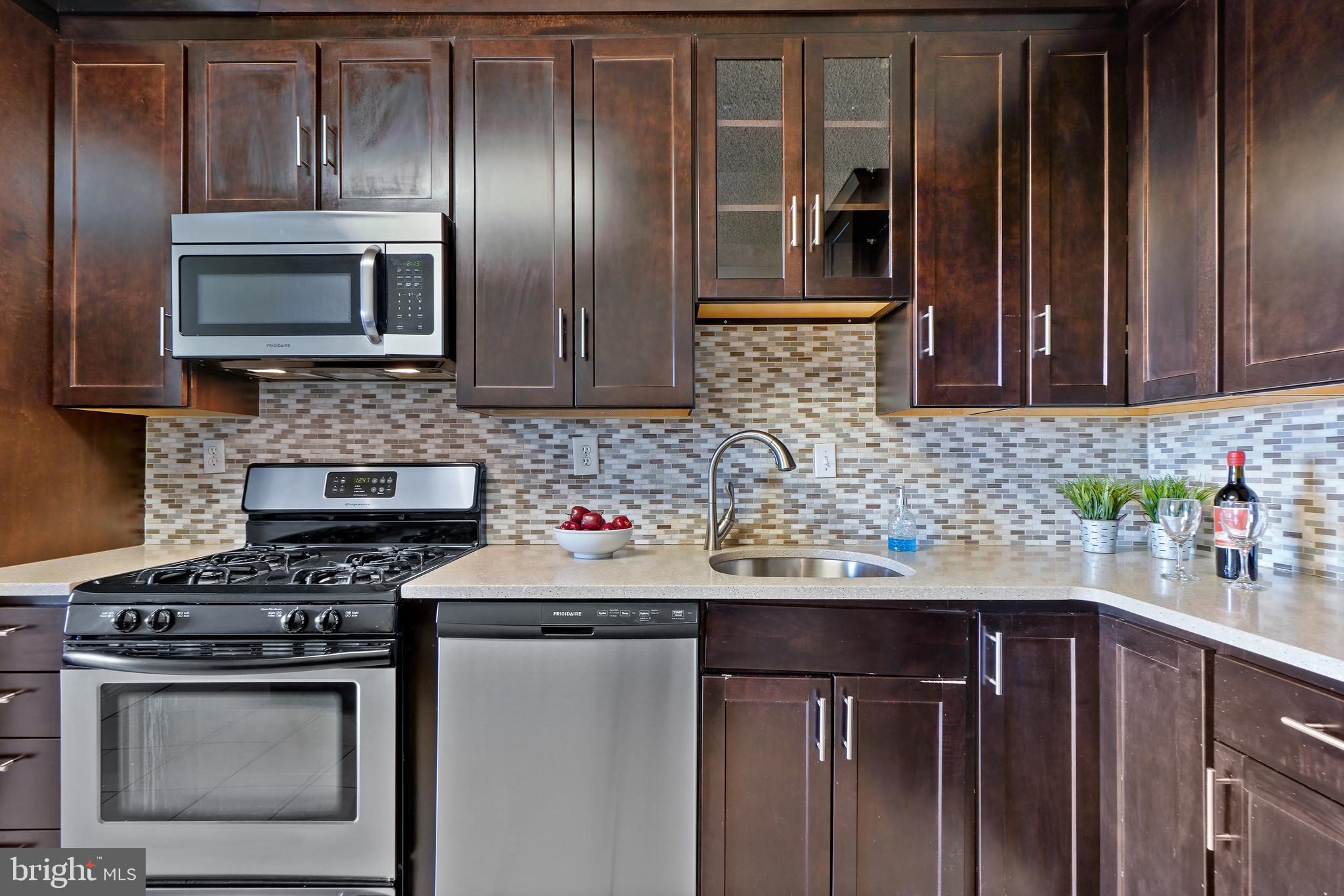 SKYLINE PLAZA - Residential