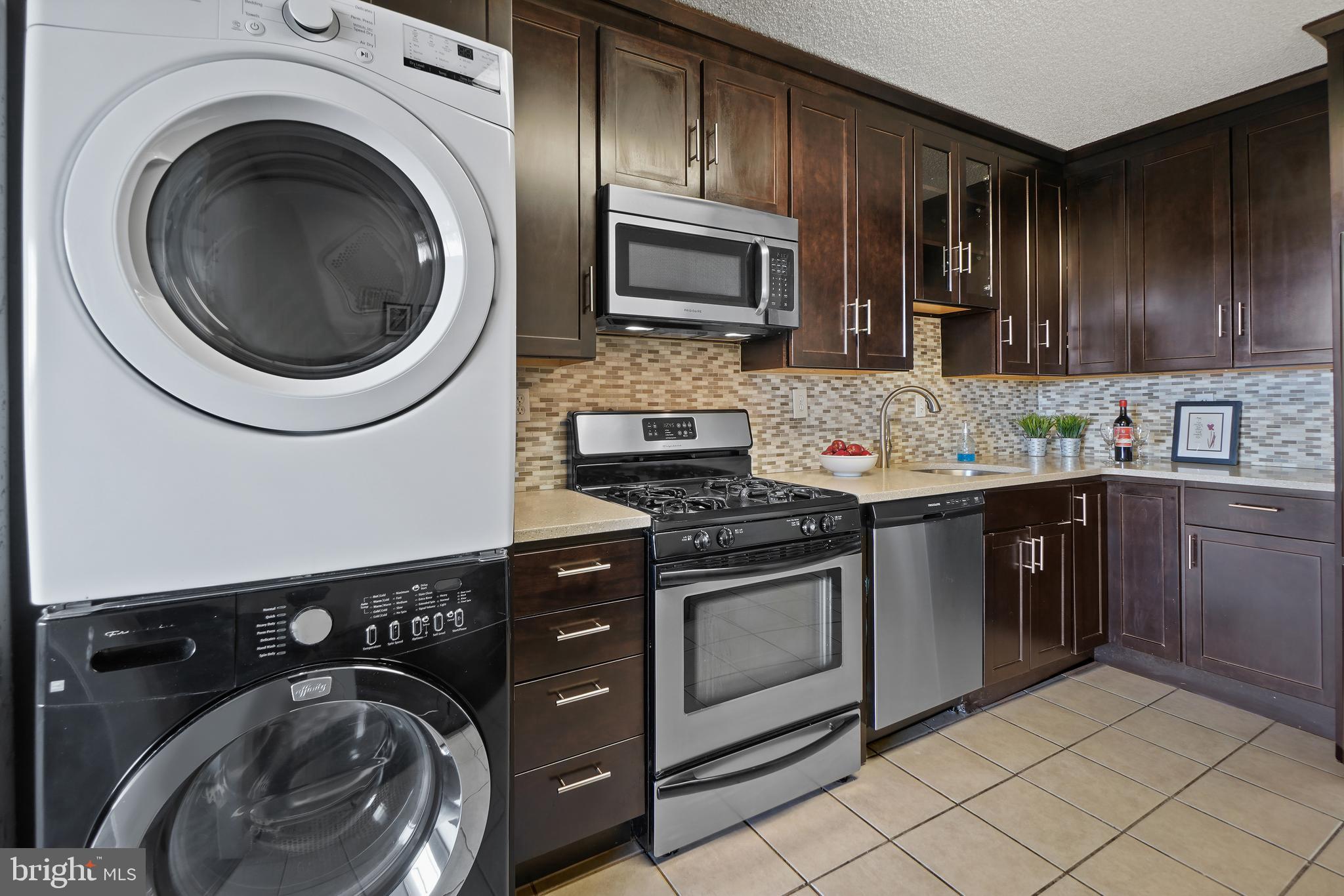 SKYLINE PLAZA - Residential