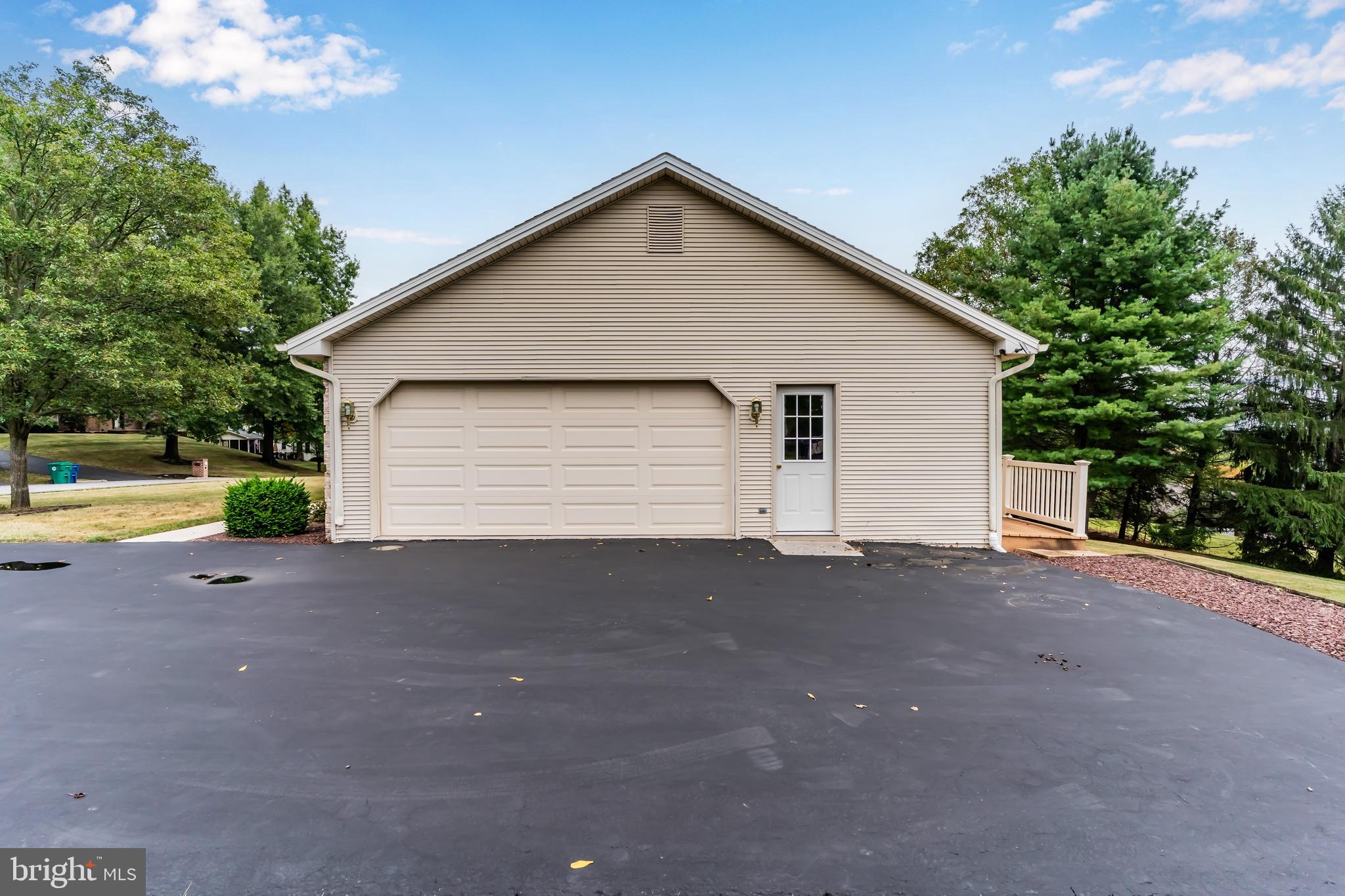 2415 W BAYBERRY DRIVE