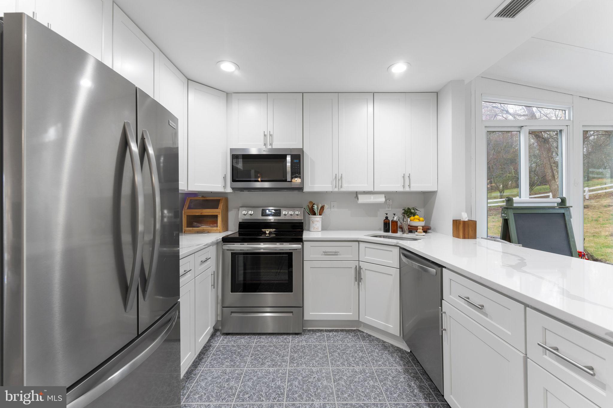 RAMBLING HILLS - Residential