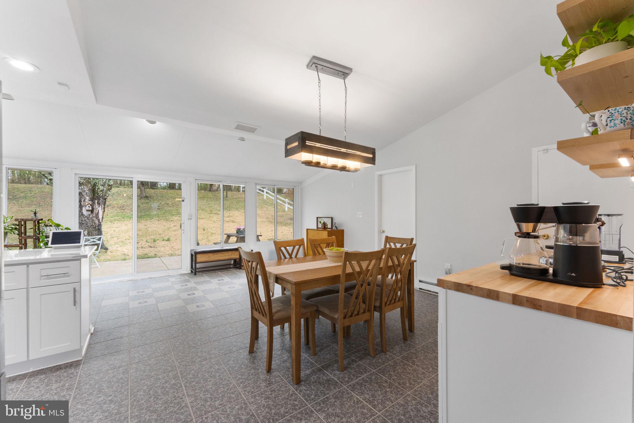 RAMBLING HILLS - Residential