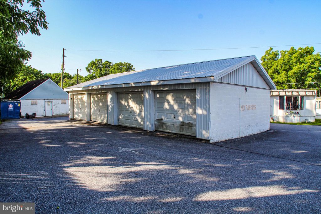 Photo of 6824 W Lincoln Highway W, THOMASVILLE, PA 17364 (MLS # PAYK2087702)