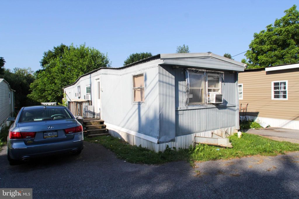 Photo of 6824 W Lincoln Highway W, THOMASVILLE, PA 17364 (MLS # PAYK2087702)