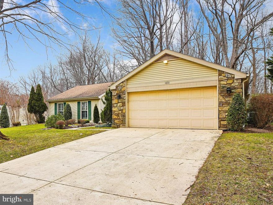 Welcome to this charming single‑level home located in the highly sought‑after 55+ community of Heritage Harbor. Perfectly positioned on a quiet lot backing to serene woods, this residence offers exceptional privacy, natural beauty, and a fully fenced yard—ideal for pets. Lush, well‑maintained gardens with a full irrigation system create a peaceful, park‑like setting in the backyard.
Enjoy relaxing or entertaining on the spacious screened porch, thoughtfully designed with electrical access and beautiful views of the landscaped gardens. Inside, the open floor plan allows for effortless flow between living spaces, enhanced by abundant natural light and picturesque views of the wooded backdrop.
The kitchen features tasteful French‑inspired design elements, including neutral cabinetry, granite countertops, and stainless steel appliances. Down the main hallway, you’ll find three generously sized bedrooms. The hall bath has been recently updated, and the primary suite features a beautifully refreshed ensuite bathroom with granite countertops and elegant tile finishes.
This delightful home blends comfort, style, and the tranquil lifestyle Heritage Harbor is known for—truly a wonderful place to call home.