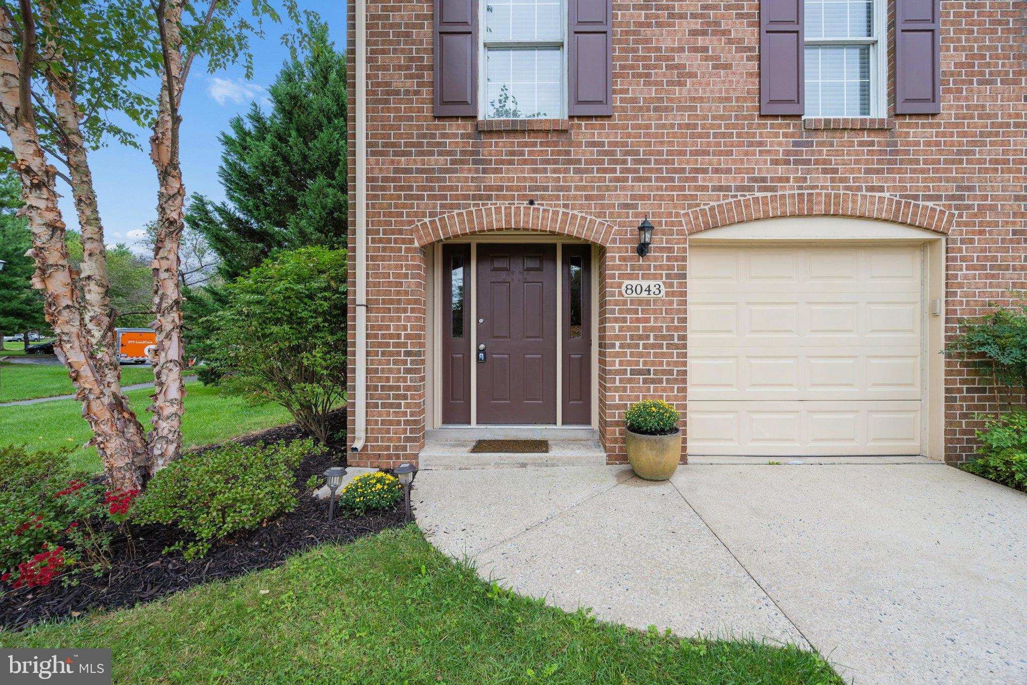 8043 HOLLOW REED COURT